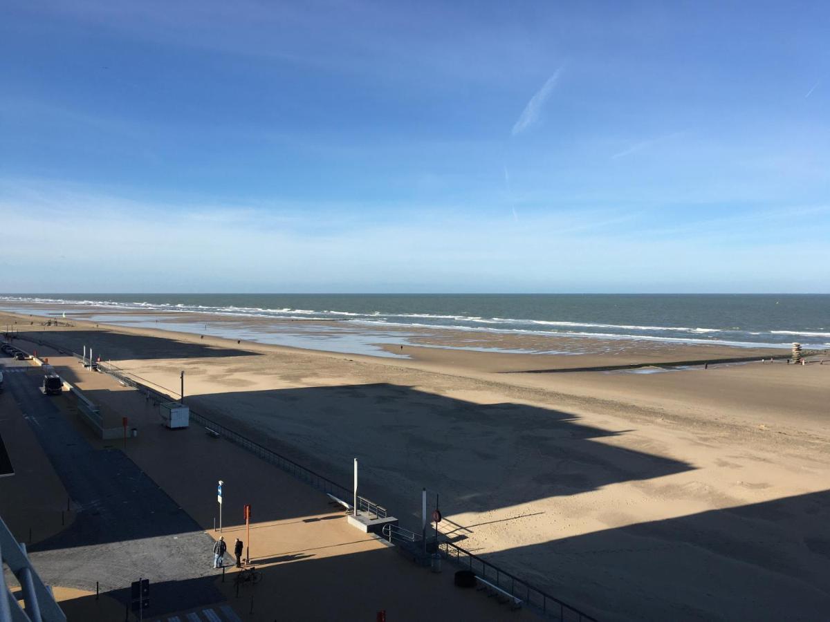 Studio 4 Pers Met Frontaal Zeezicht & Prive Zwembad Oostende ภายนอก รูปภาพ